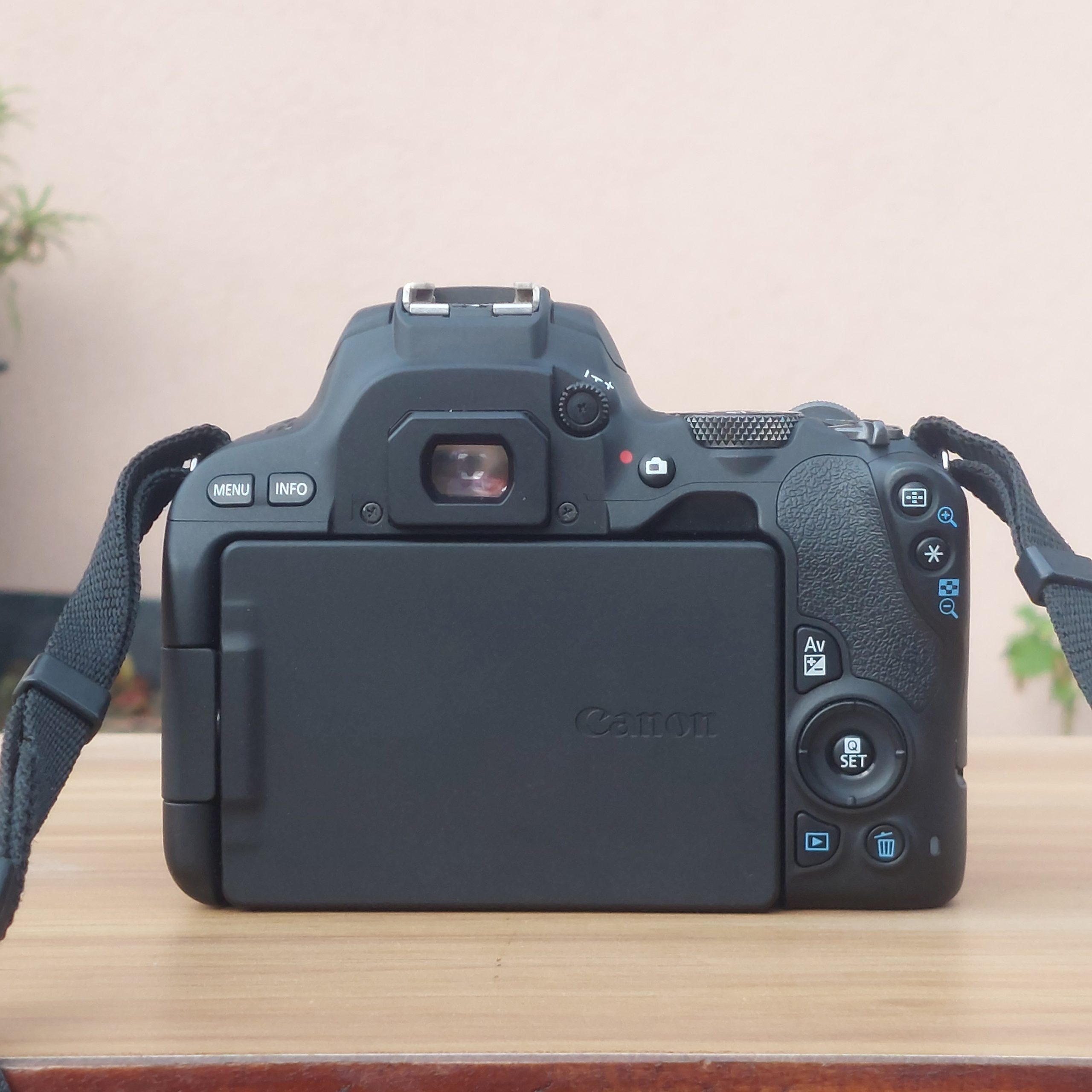 Canon EOS 200D, user view